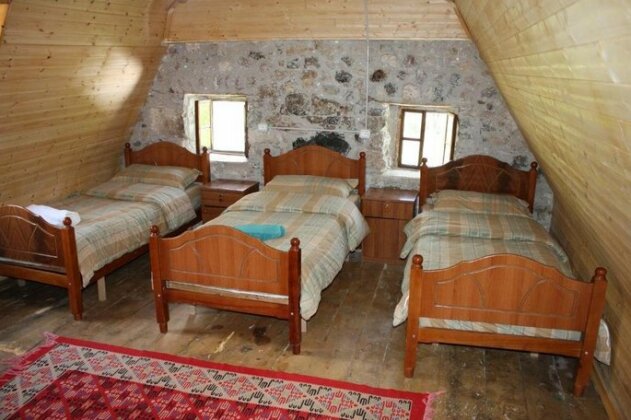 Shpella Guesthouse Theth - Photo3