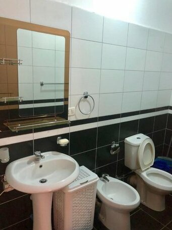 Flo's Spacious Home - Photo2