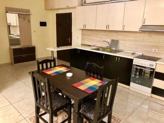 Flo's Spacious Home - Photo4