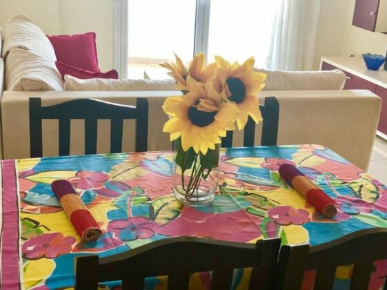 Flo's Sunny Home - Photo3