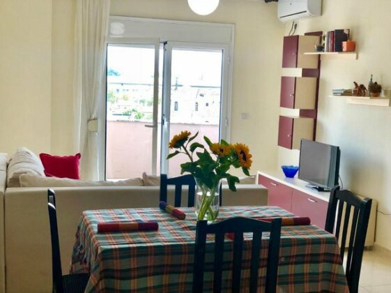 Flo's Sunny Home - Photo5