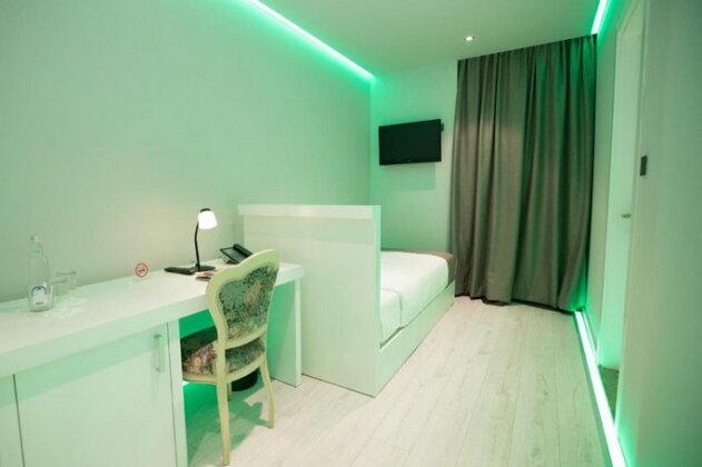 Metro Hotel Tirana - Photo4
