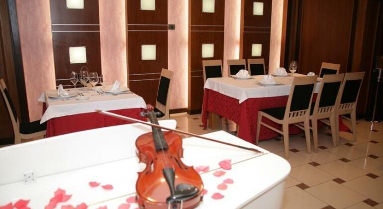 White Dream Hotel - Photo4