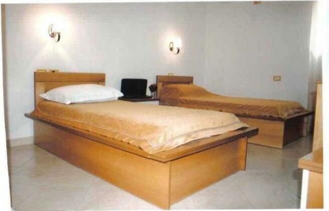 Alphine Hotel - Photo2