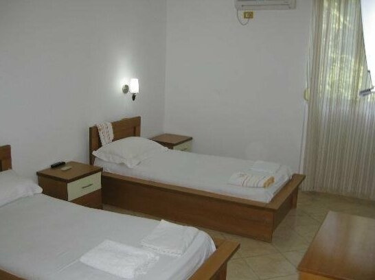 Alphine Hotel - Photo3