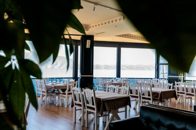 Dion's Hotel Restorant - Photo3