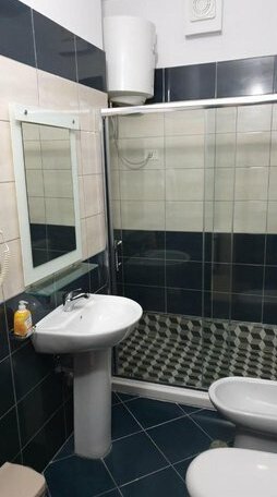 Haris Hotel Vlore - Photo2