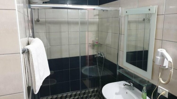 Haris Hotel Vlore - Photo3