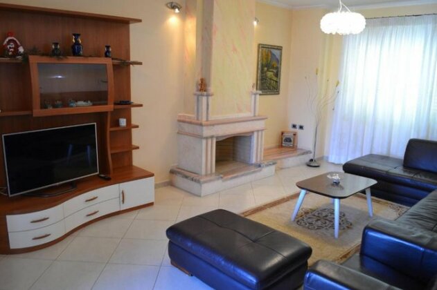 Kela's DE LUXE PENTHOUSE 3 Bedrooms Apartment - Photo2