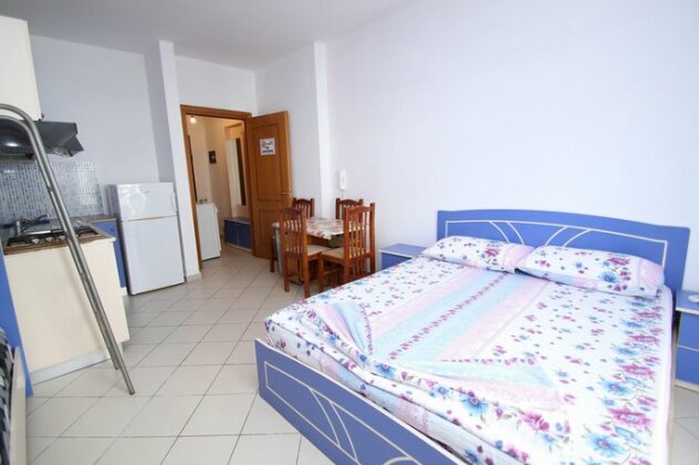  Photo 4