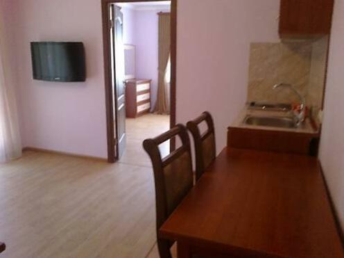 Red Hotel Dilijan - Photo5