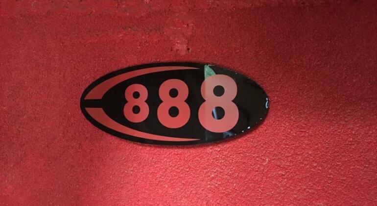 888 - Photo2