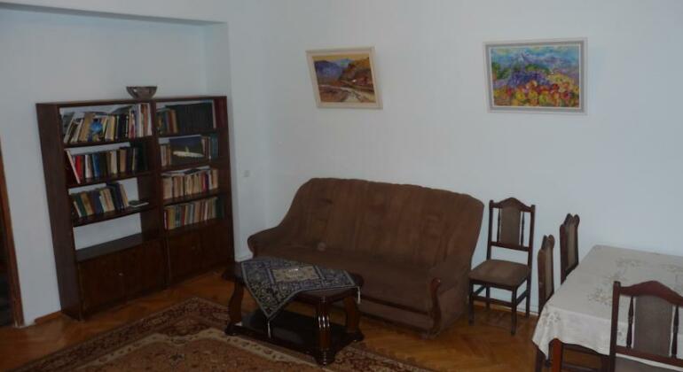 Apartment in House of Classical Armenian Architecture - Photo3