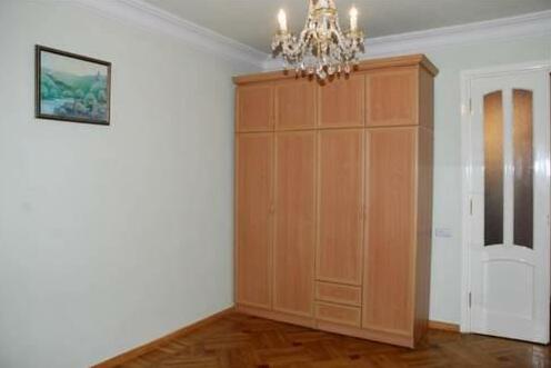Apartment on Isahakyan Street - Photo2