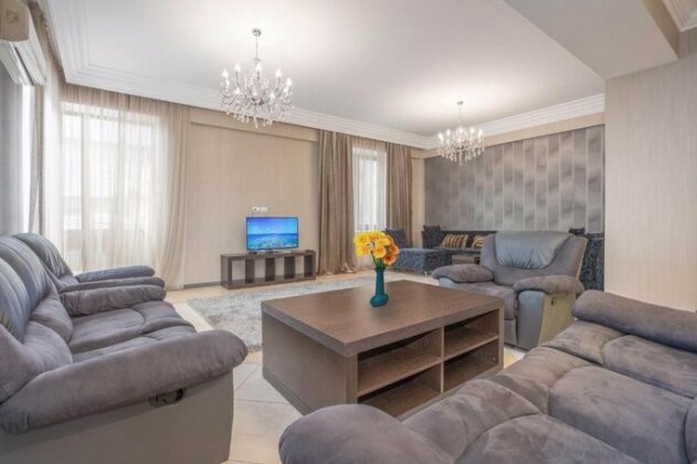 Central Yerevan 3 Bedroom Luxury Apartment Near Republic Square - Photo2