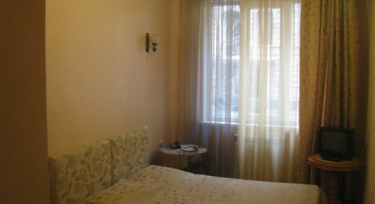 Crown Hotel Yerevan - Photo2