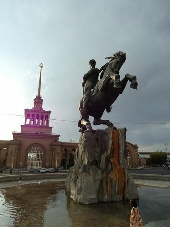 King Hotel Yerevan - Photo2
