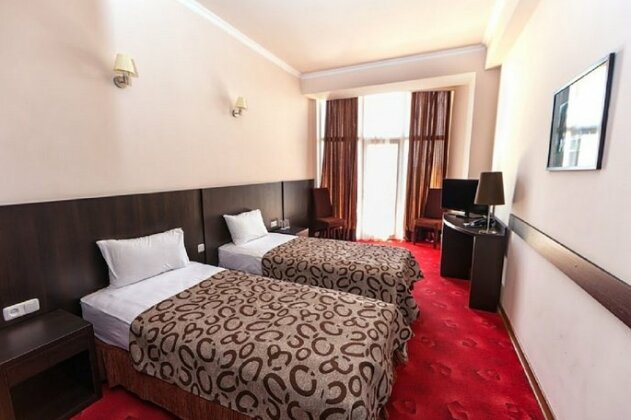 Regineh Hotel - Photo2