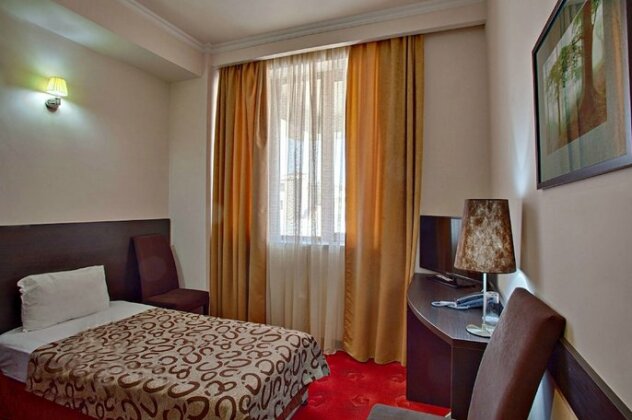 Regineh Hotel - Photo5