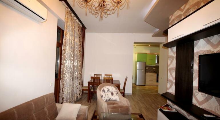 Rent in Yerevan - Apartment on Mashtots ave - Photo3