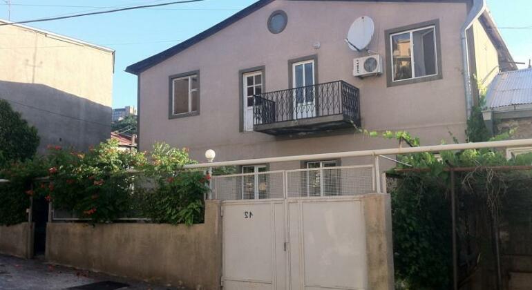 X O House