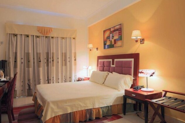 Hotel Roma Ritz Huambo - Photo2
