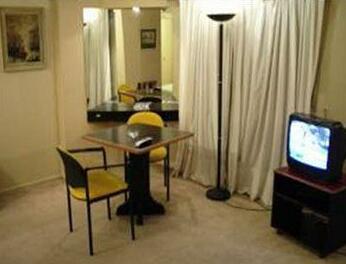 Embassy All Suites Hotel - Photo4