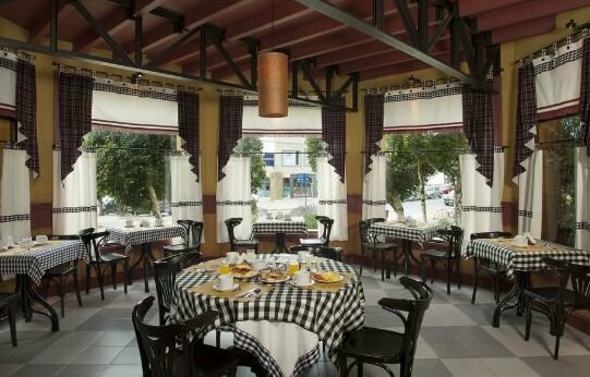 Quijote Hotel - Photo2