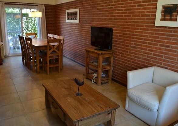 Valeria House Rental Suites - Photo2