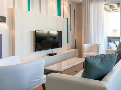 Vizion Suites - Photo2