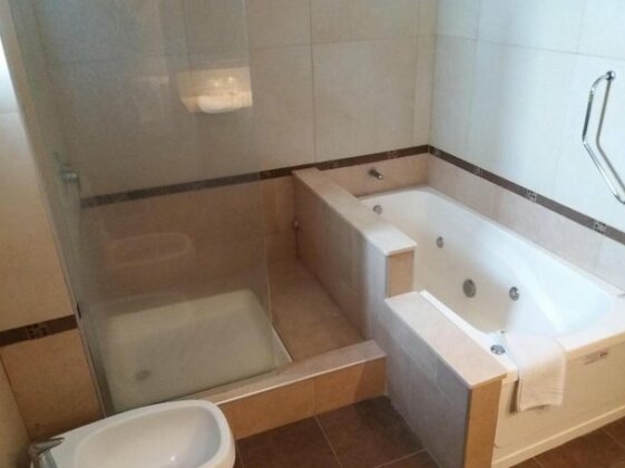 Hotel Cuatro Plazas - Photo4