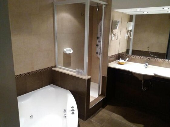 Hotel Cuatro Plazas - Photo5
