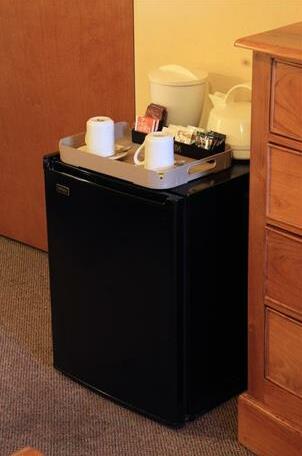 Tradewinds Hotel - Photo3
