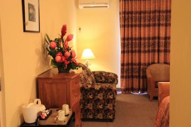 Tradewinds Hotel - Photo5