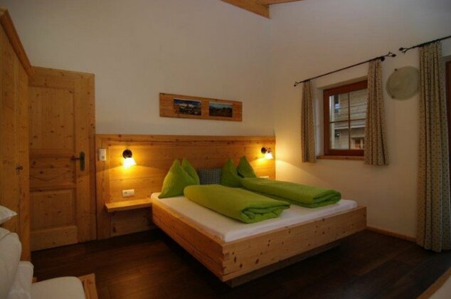 Kama Alm - Photo5