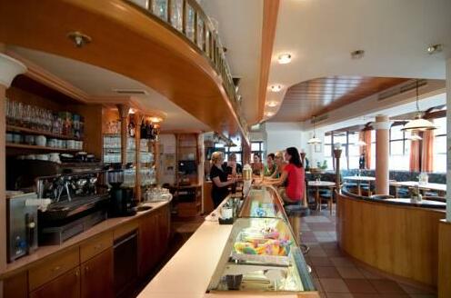Gasthof Pension - Cafe Konditorei Hassler - Photo4