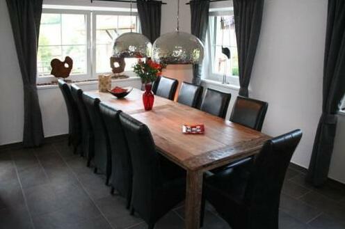 Reinie - Photo2