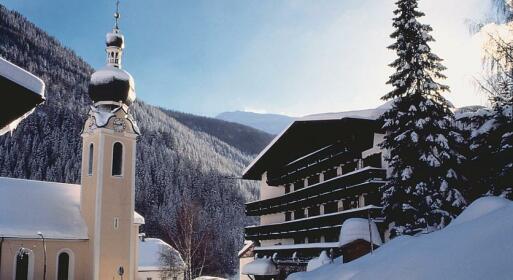 Hotel Basur - Das Schihotel am Arlberg