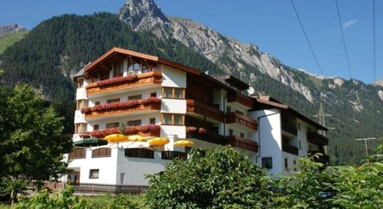 Hotel-Cafe-Restaurant Troschana - Photo2