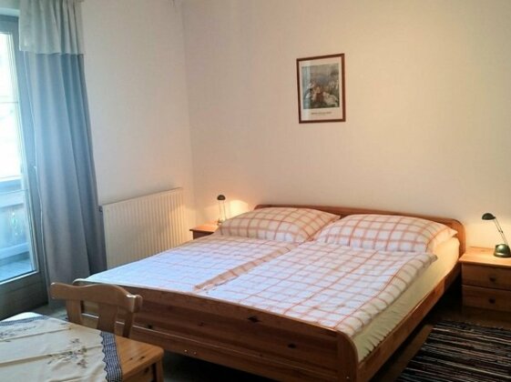  Photo 1