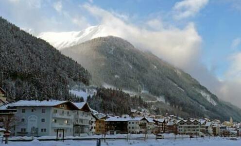 Hotel Germania - Photo2