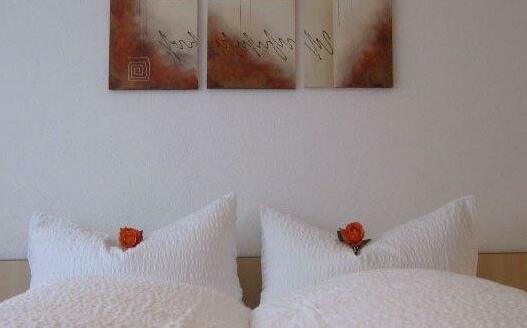  Photo 1