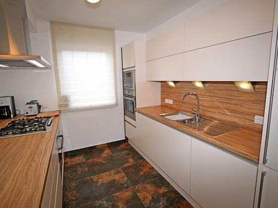 Interhome - Haus Tuer - 5 Star - Photo3