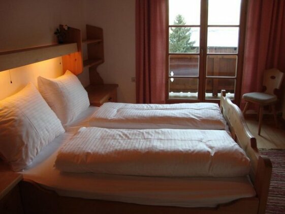  Photo 2