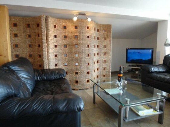 Penthouse Retreat by Apartment Managers - Photo4
