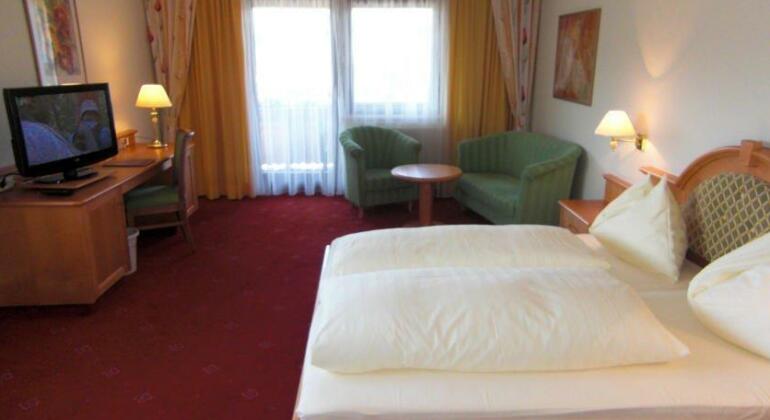 Hotel Sonnenuhr - Photo3