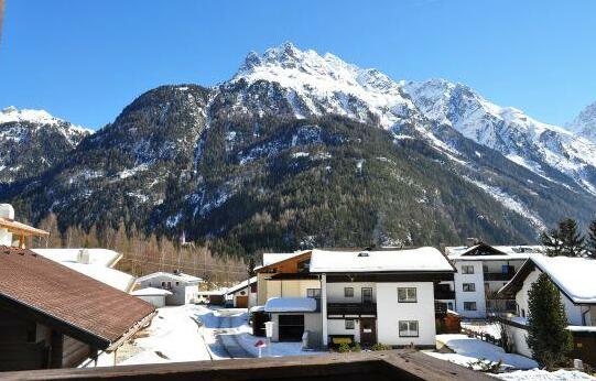 Tiroler Cafe - Photo2