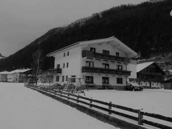 Gastehaus Holaus - Photo2