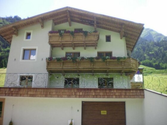  Photo 3