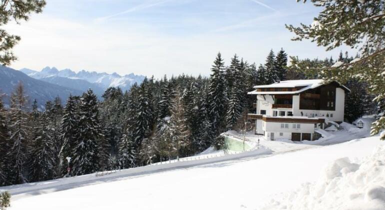Hotel Pension Tyrol - Photo2